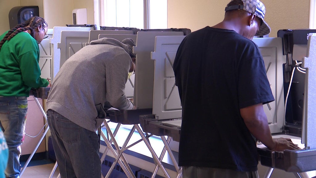 Catholic Charities helps Minnesota's unhoused vote ahead of midterms — WCCO / CBS Minnesota, Columbia Heights Sports news