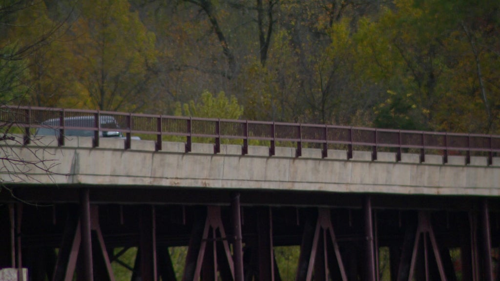 Businesses near Osceola brace as Highway 243 bridge set to close — WCCO / CBS Minnesota, Columbia Heights Business news