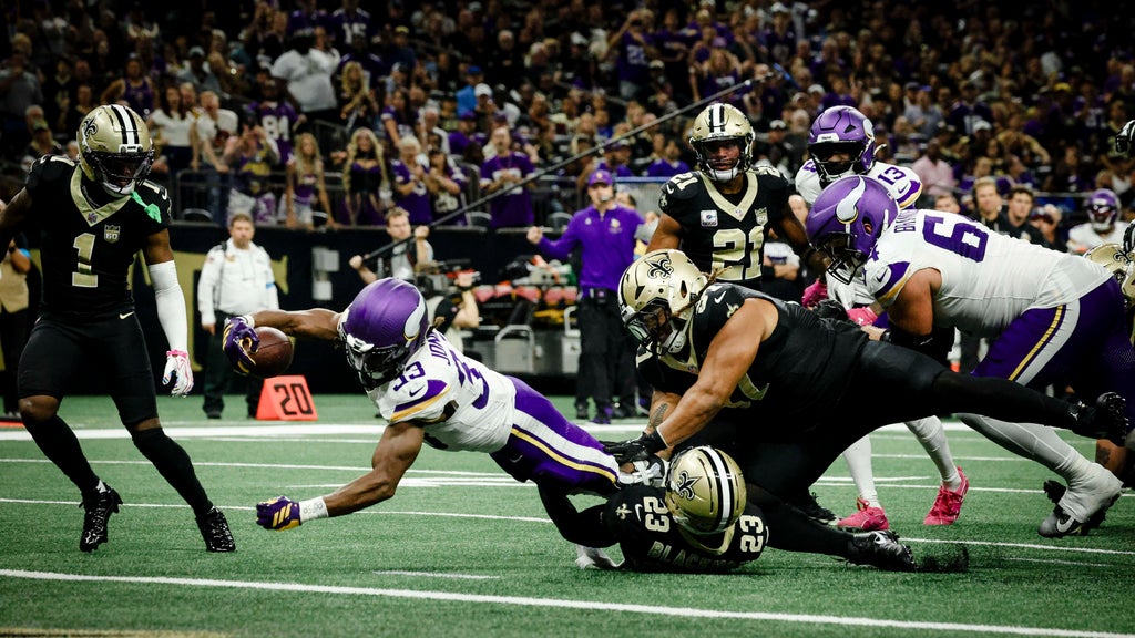 Jefferson, Jones, Murray all produce to help the unbeaten Vikings top Saints 23-13 โ WCCO / CBS Minnesota, Columbia Heights Sports news