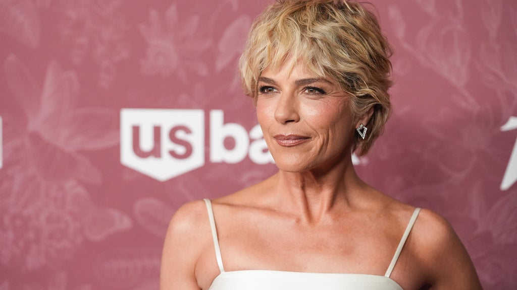 Actress Selma Blair arraigned following arrest for incident related to flight from LAX to JFK — WCCO / CBS Minnesota, Columbia Heights Health news