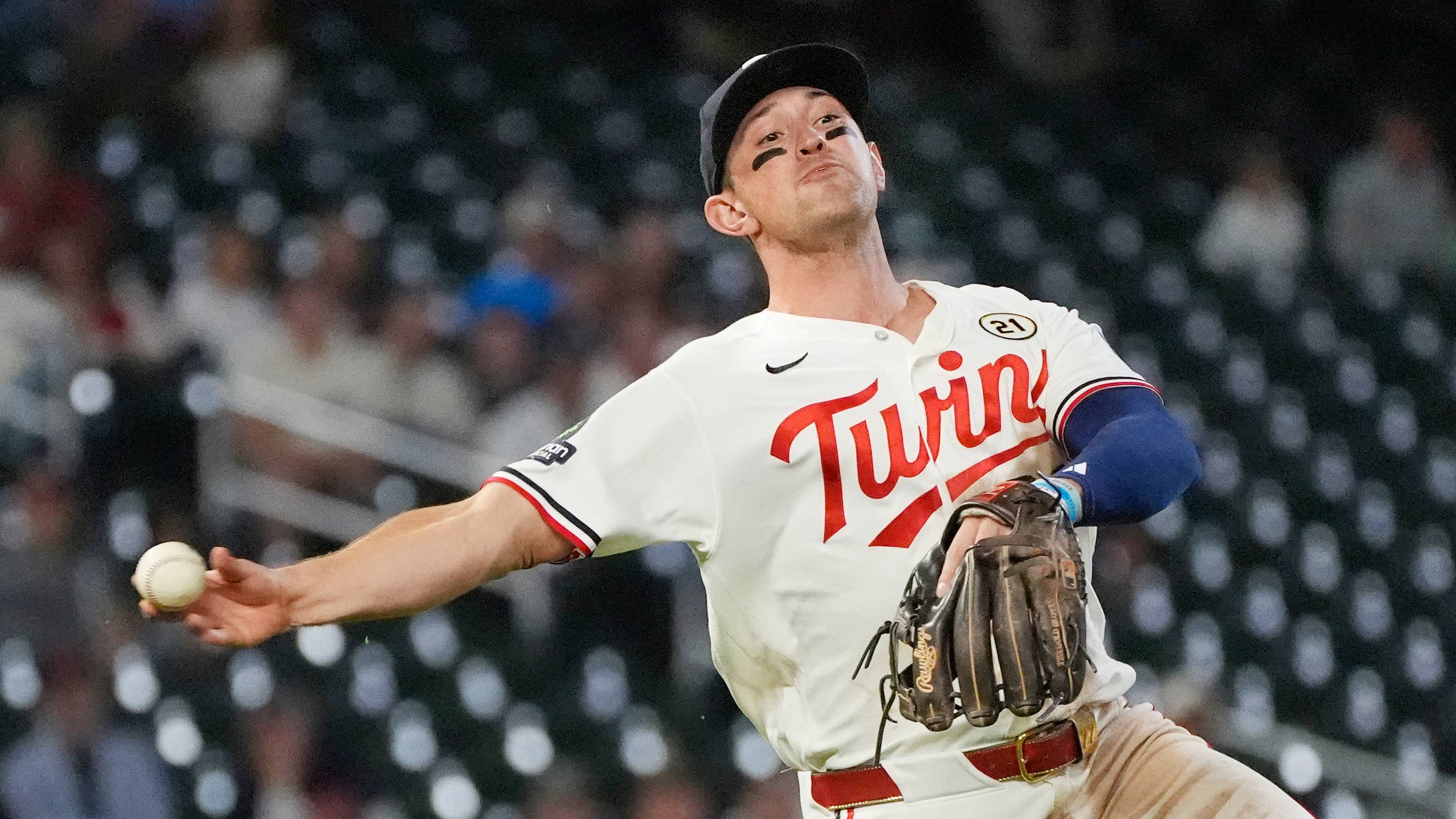 Brooks Lee's Gold Glove nomination further vindicates Twins' decision to move him to third base — Puckett's Pond (Twins), Columbia Heights Sports news