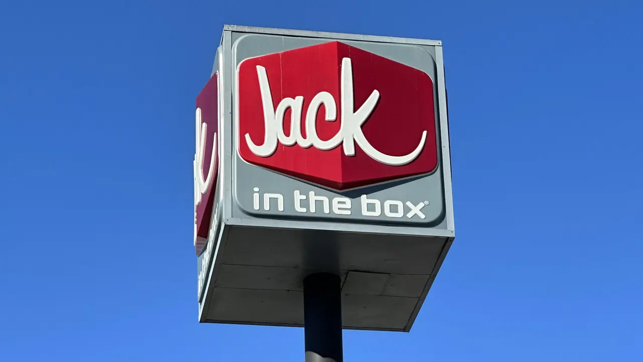 Scalding hot coffee thrown into fast-food manager’s face by angry customer, DA says — Columbia Heights Dining news